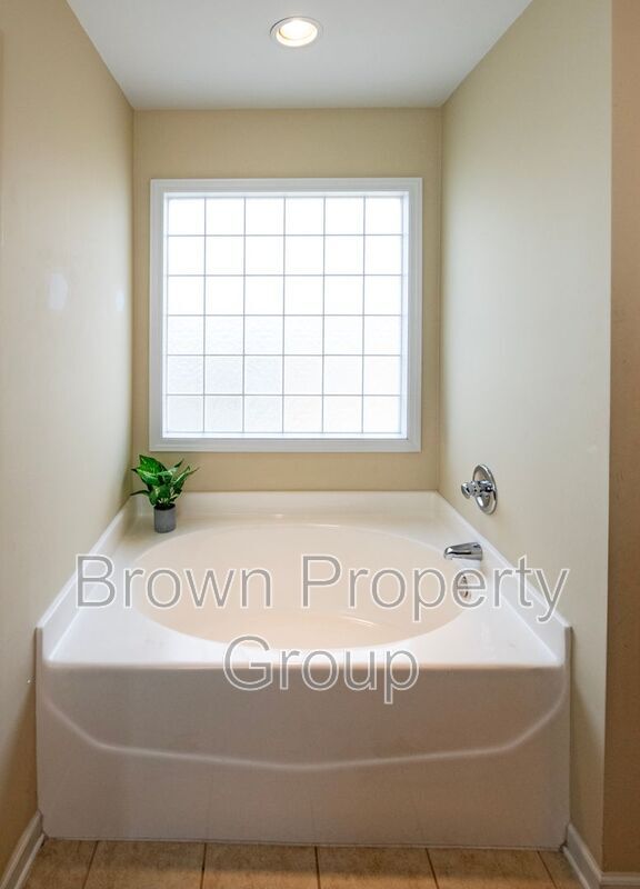 Building Photo - 2033 Gray Goose Loop