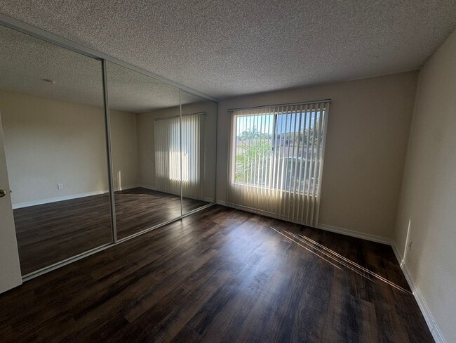 Building Photo - 4559 Westridge Dr
