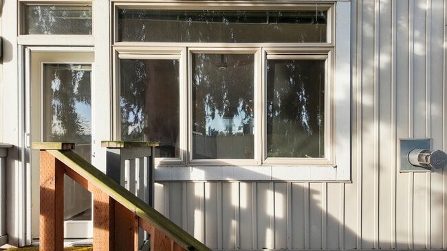 Building Photo - 11560 Stone Ave N