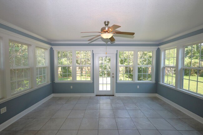 Building Photo - Available Soon! 413 Byson Circle