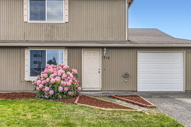 Building Photo - 1711 SE Blairmont Dr