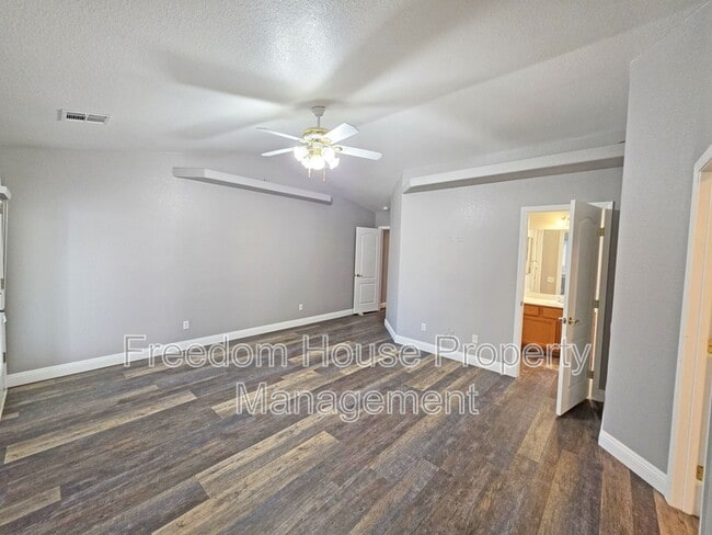 Building Photo - 3630 E Vineyard Dr N