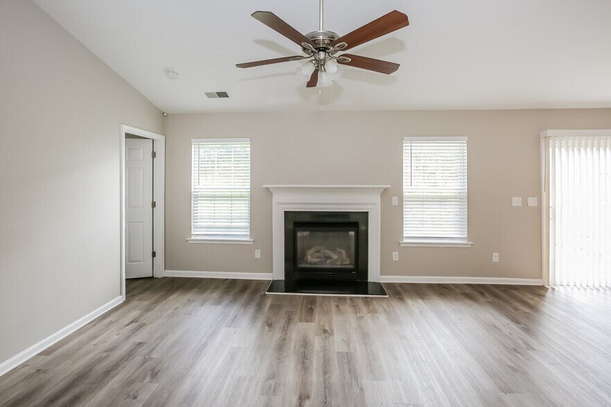 Building Photo - 5225 Hildreth Court