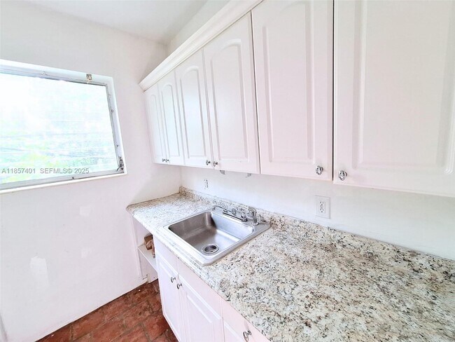 Building Photo - 1770 Meridian Ave