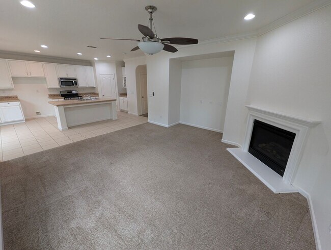 Building Photo - Well-Appointed Fairfield 4/2.5 Home with Excellent Location + Price