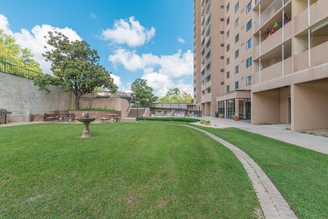 Building Photo - Panoramic Views of Downtown Columbia, 2-Be...