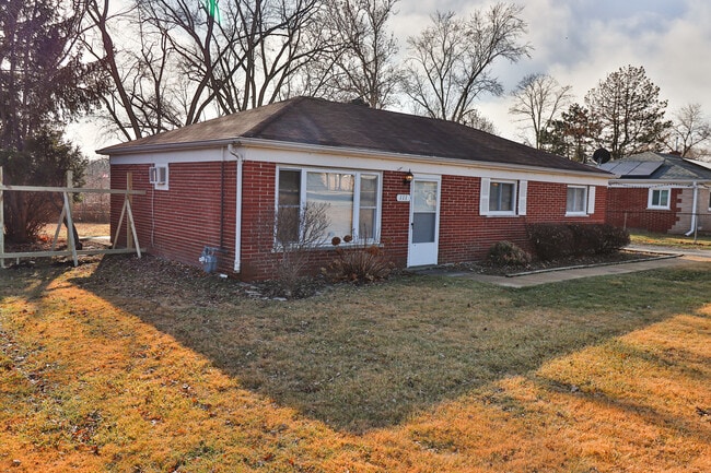 Building Photo - 111 E 13th St