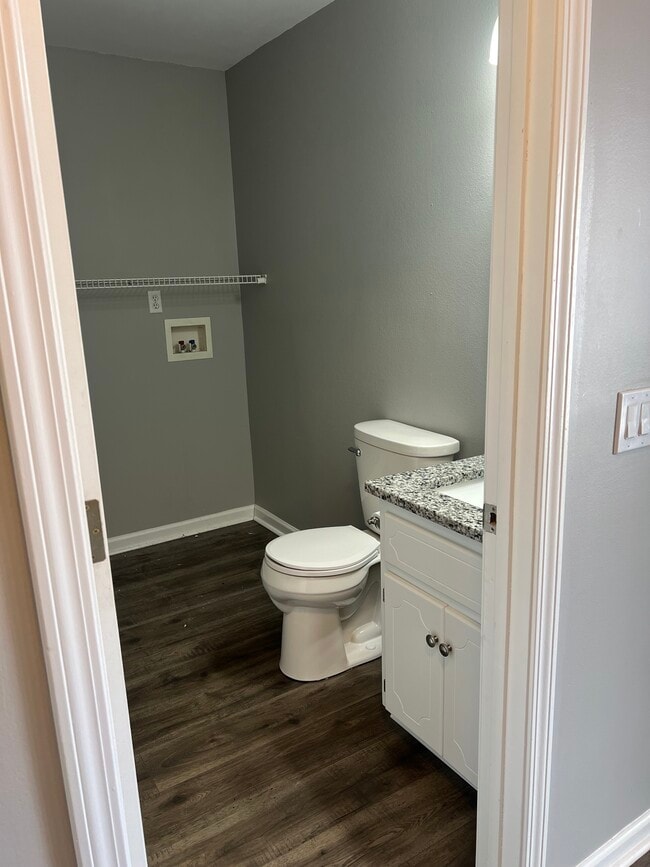 Building Photo - 160 Commons Dr