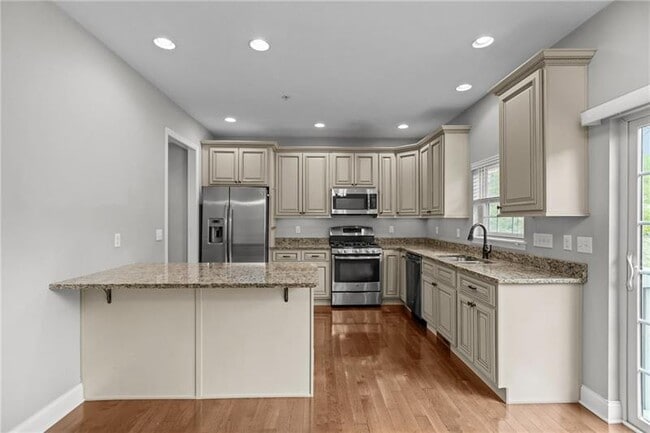 Building Photo - 567 Chesnic Dr