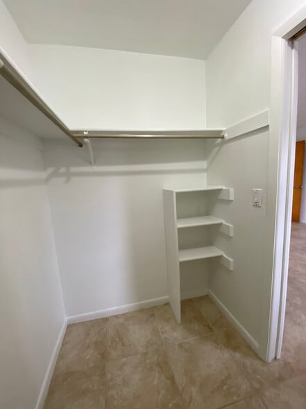 Building Photo - 513 SE 24th Ave