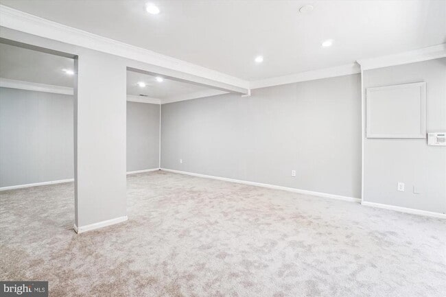 Building Photo - 3809 Hemlock Way