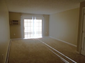 Building Photo - 11 Saint James Pl