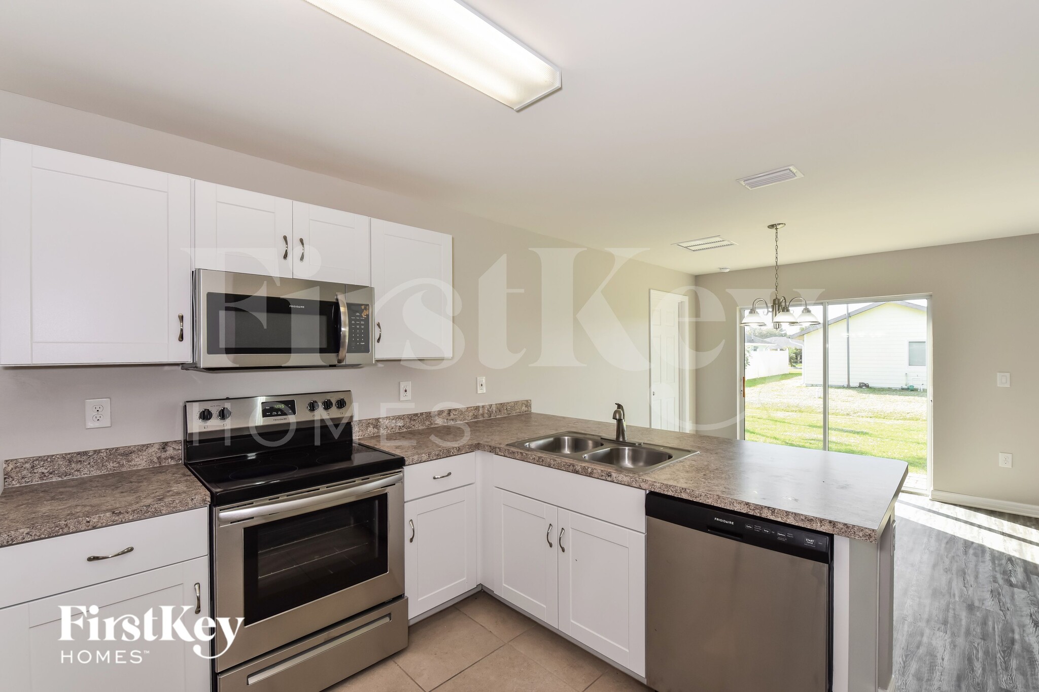 Building Photo - 1195 Desmond St