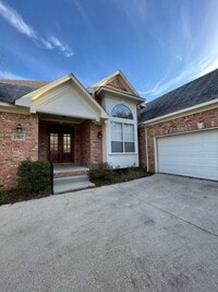 Building Photo - 3 BEDROOM HOUSE!