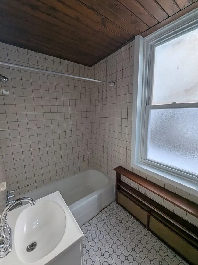 Building Photo - 5111 Worth St