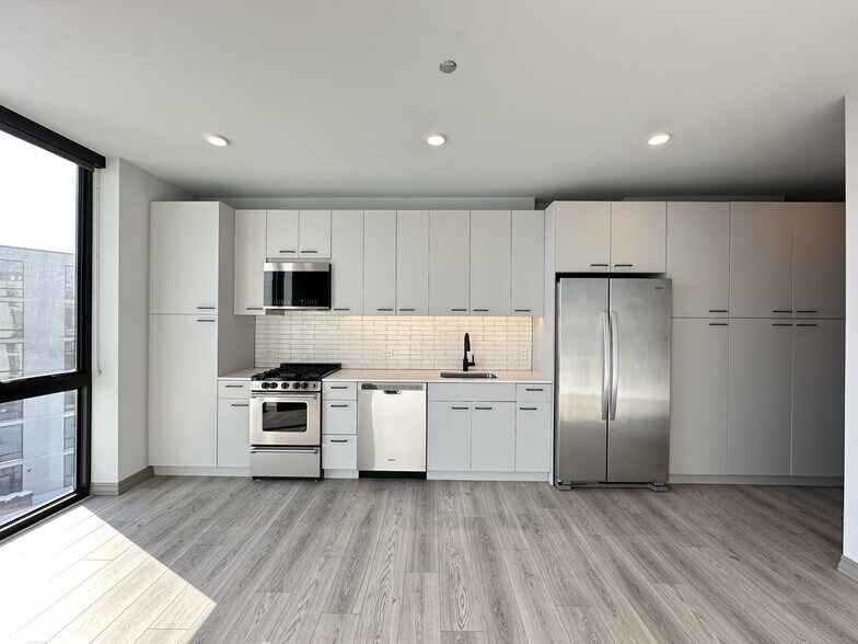 Building Photo - 2155 N Elston Ave