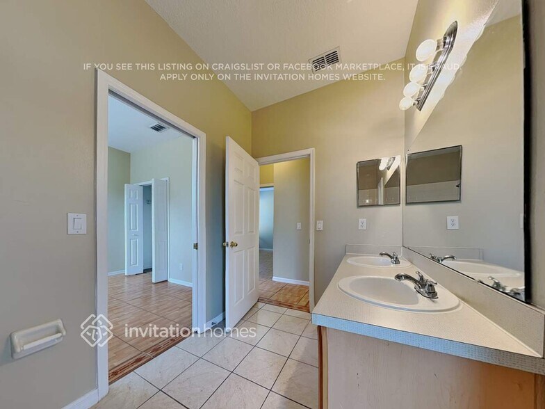 Building Photo - 13326 Rosemeade Cove