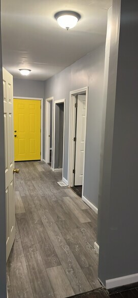 Building Photo - 1550 Richard Gordon Hatcher Blvd