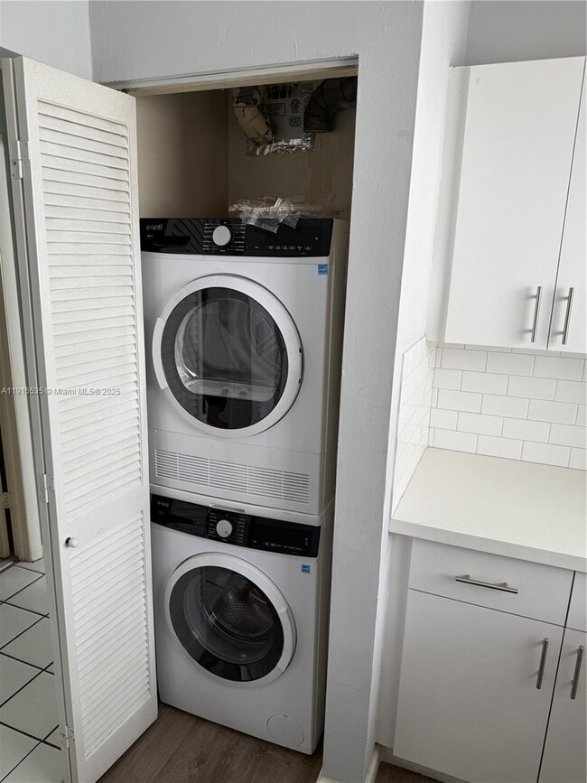 Building Photo - 7915 Harding Ave