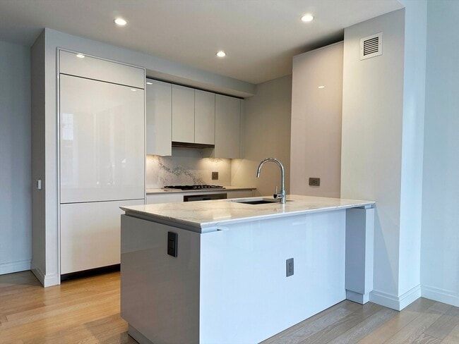 Building Photo - 135 Seaport Blvd