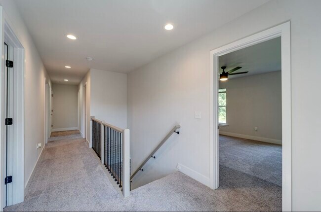 Building Photo - 7 Limox Ln