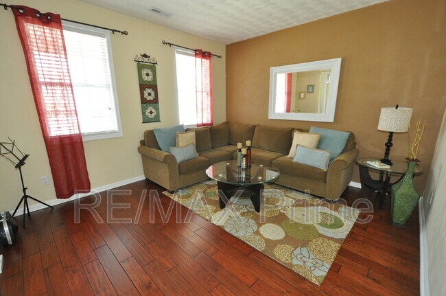 Building Photo - 1024 Long Beeches Ave