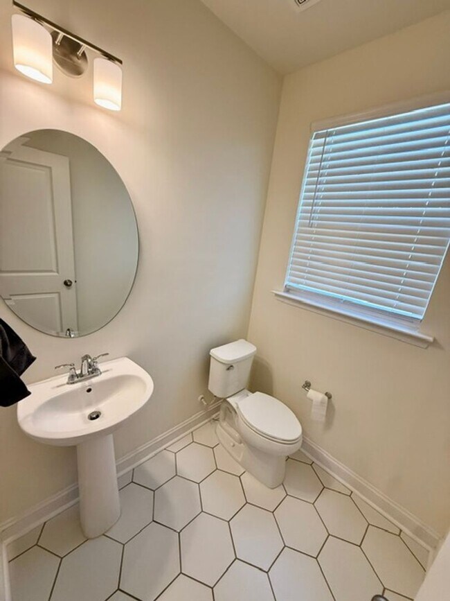 Building Photo - 1526 Cedar Tree Dr