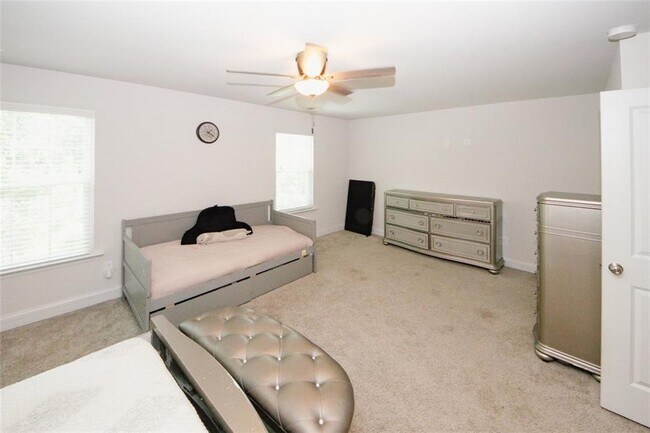 Building Photo - 10162 Benton Woods Dr