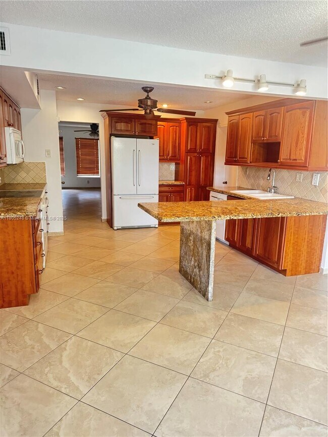 Primary Photo - 3111 Coral Springs Dr