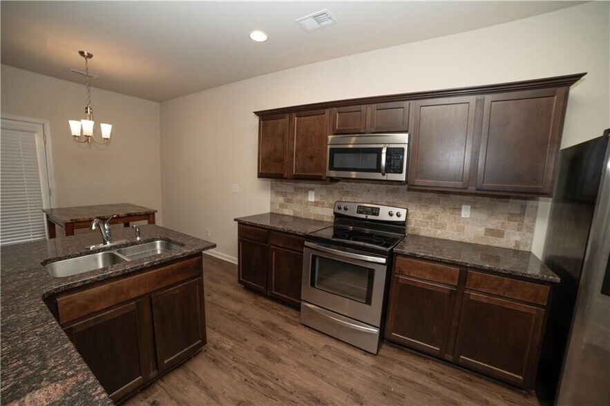 Building Photo - 376 Pernell