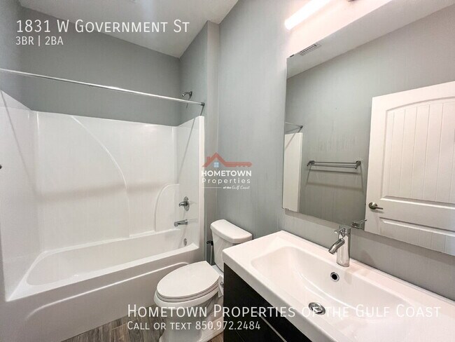 Building Photo - 3-Bed Downtown Pensacola Cottage