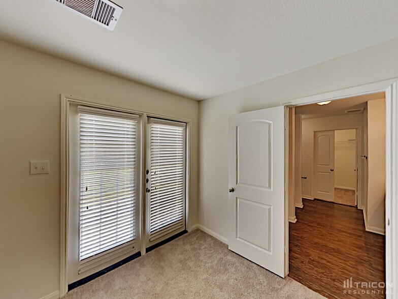 Building Photo - 2402 Regatta Ln