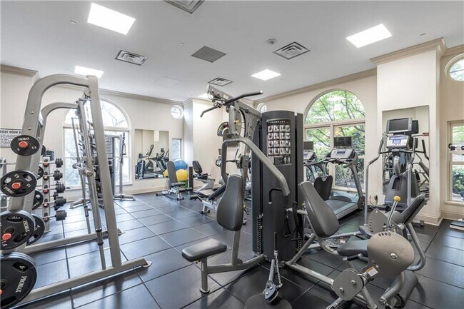 Building Photo - Studio Condo Steps from Piedmont Park!