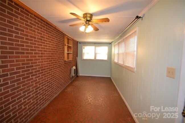 Building Photo - 2037 N Deal Ave