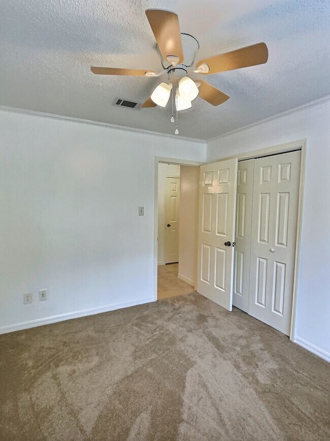 Building Photo - 3-bedroom 2-bathroom home in Vancleave, MS!