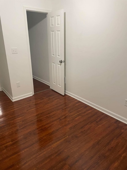 Building Photo - 1702 1/2 Walnut St