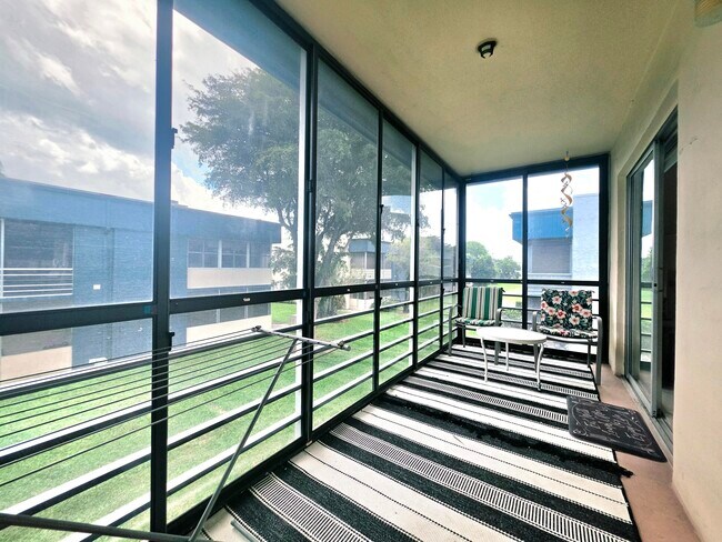 Building Photo - 719 Flanders Dr