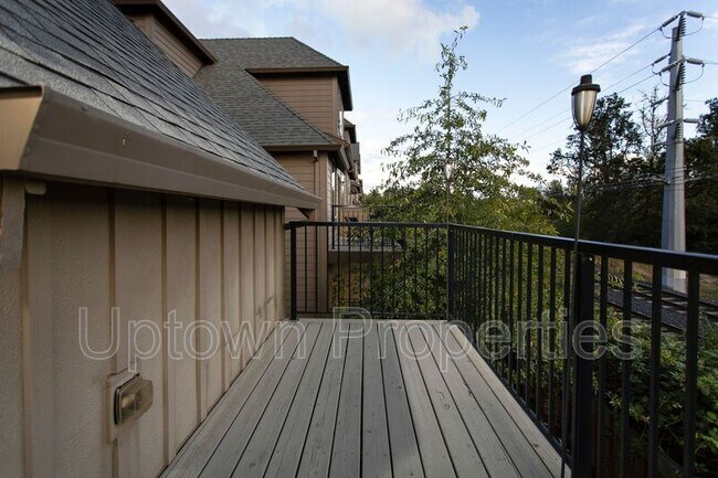 Building Photo - 7894 NE Miriam Way