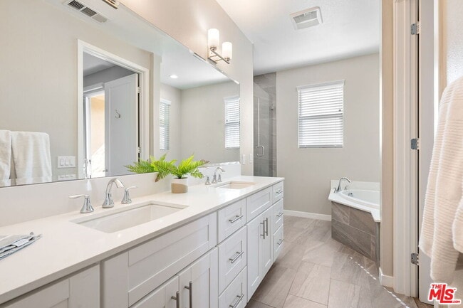 Building Photo - 4384 Paxton Pl