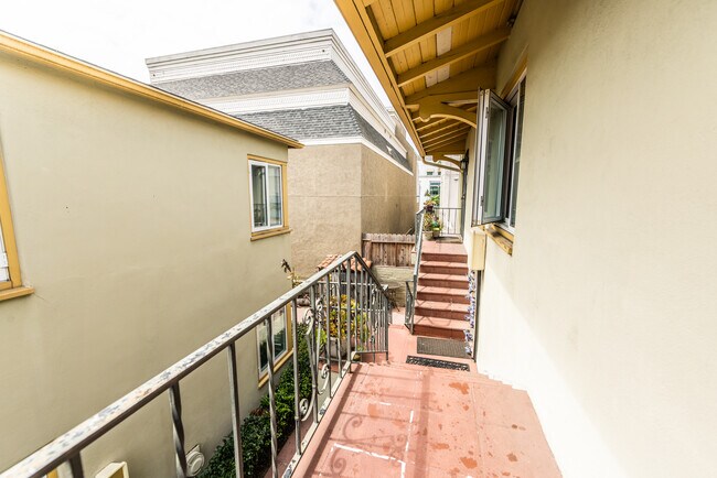 Building Photo - 438 Fir St