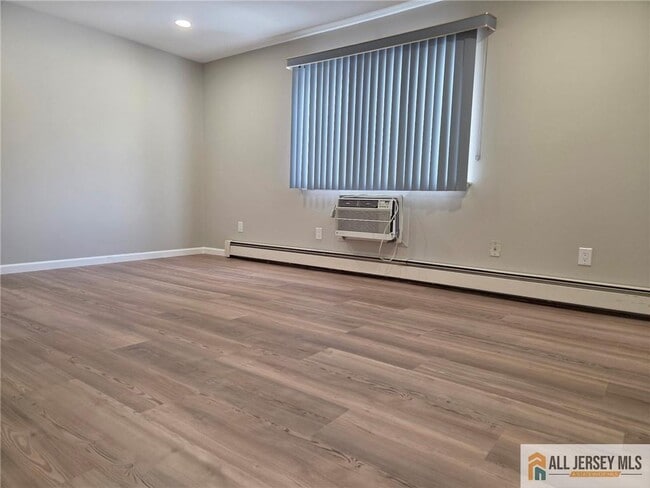 Building Photo - 645 Cricket Ln