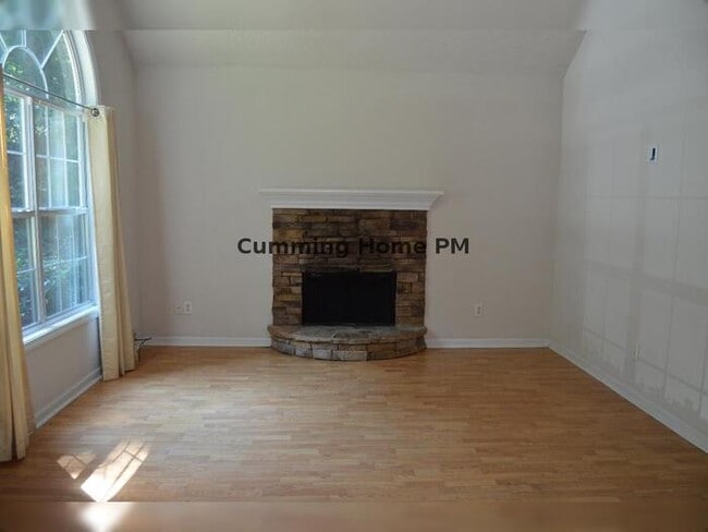 Building Photo - 2/2 PRIVATE Ranch Home AVAILABLE NOW!