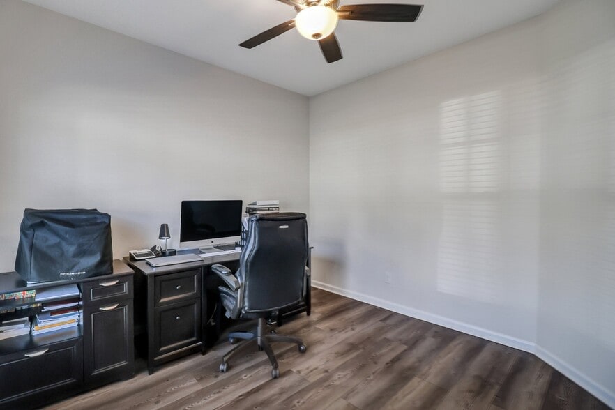 Building Photo - 114 Chalk Farm Way