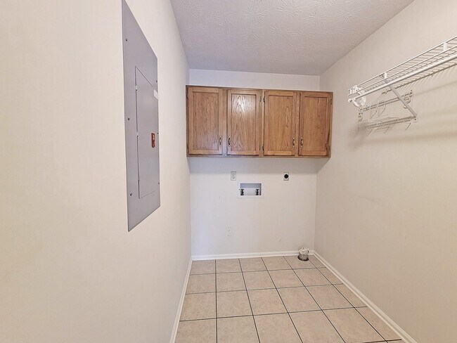 Building Photo - 330 Jones Ln