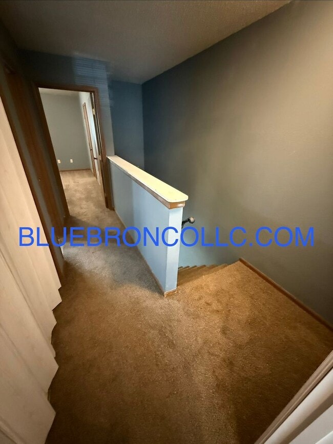 Building Photo - Spacious 2 Bedroom unit for a great price!