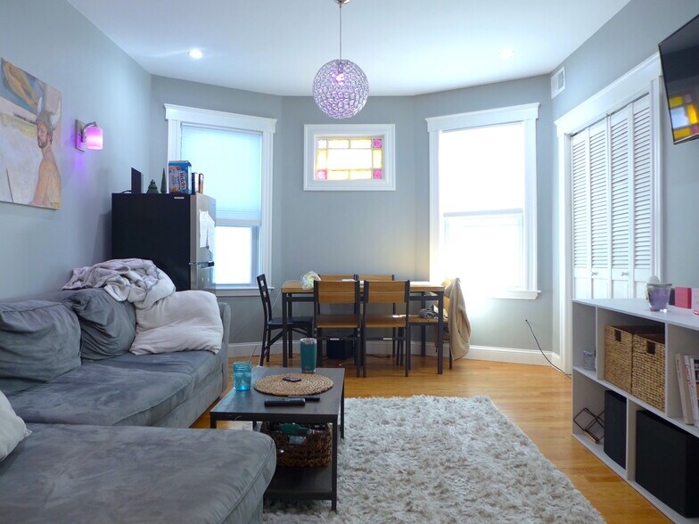 Building Photo - 1615 Tremont St