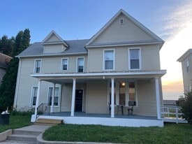 Building Photo - 308 S 8th St