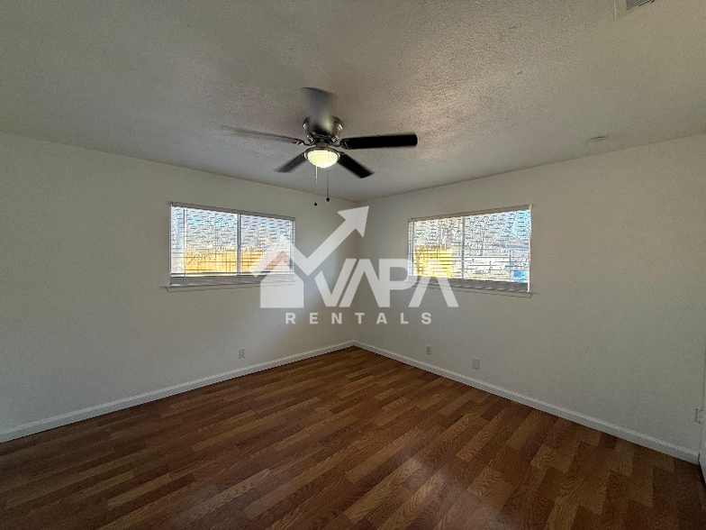 Building Photo - 7223 Glen Haven Dr