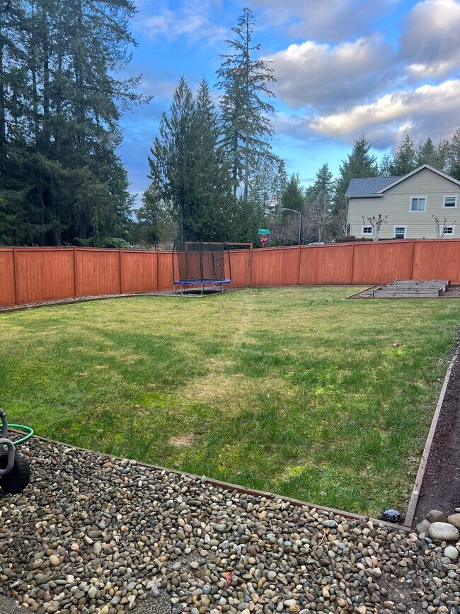 Building Photo - 381 E Lakeshore Dr