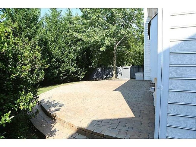 Building Photo - 230 Waltham Ct